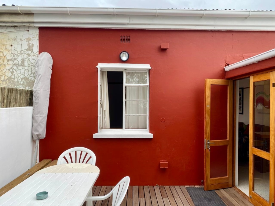 2 Bedroom Property for Sale in Vredehoek Western Cape